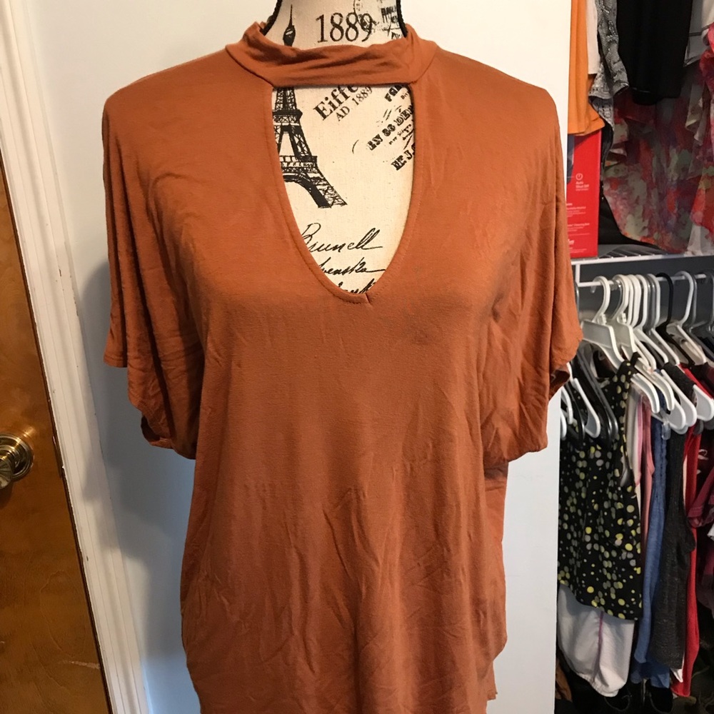 Low cut lightweight top